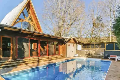 Image de Bullhead Mountain Lodge | Luxurious Black Mountain Home with Pool, Game room, and More!