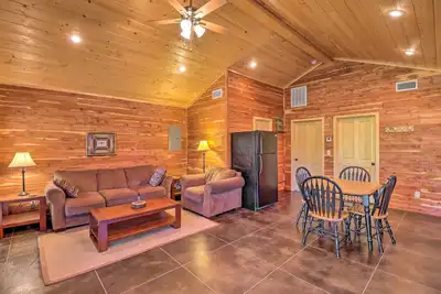 Image de Heber Springs Cabin w/ Deck + River Views!