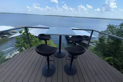 Image de Grand Waterfront-Luxury 4-Level Lakefront Retreat, Hot Tub, Community Pool