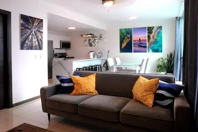 Image de Luxury Top Floor Ph w/Pool, Gym and Rooftop Patio