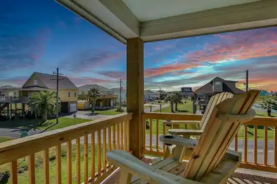 Image de S. S. Esmeralda-Newly built home-3min from beach