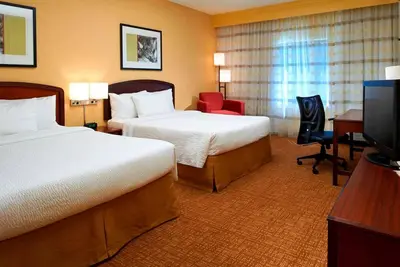 Image de Great Location! Free Parking, Indoor Swimming Pool, Near Elgin History Museum!