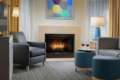 Image de Prime Location! 2 Convenient Units, Pet-friendly, w/ Onsite Pool, Free Parking