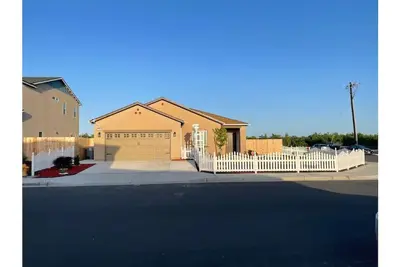 Image de Brand new 3 bedrooms home with 2 baths+backyard