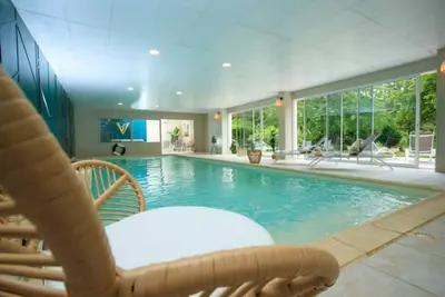 Image de Villa 16 personnes avec piscine intérieure chauffée