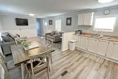 Image de Sandbar Living - Fishing Pier - Island Realty