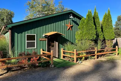 Image de Saugatuck Farmhouse, Hot Tub, Dogs Welcome, Fire Pit, Huge Fenced Yard!