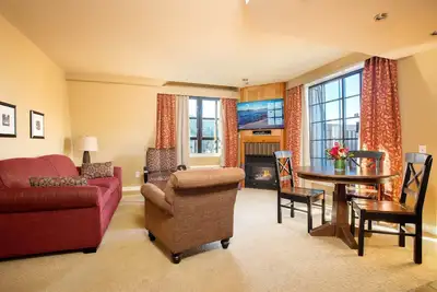 Image de Mountain Condo with Private Hot Tub and Fireplace