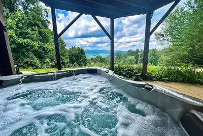 Image de July Dates Are Filling Fast - Don't Miss Your Mountain Getaway @ Grande Vue
