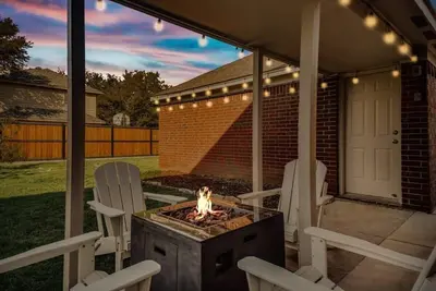 Image de Lewisville Estate - Spacious 5br w/ Game Room