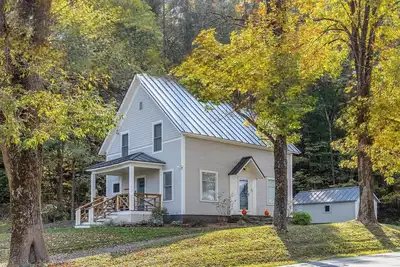 Image de Historic charm and beautifully furnished!