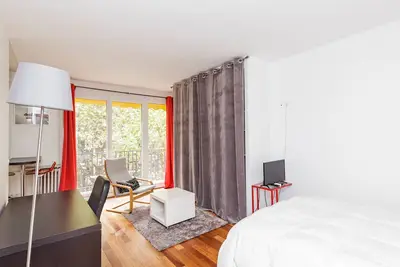 Image de Un nid douillet avec balcon proche de la Seine