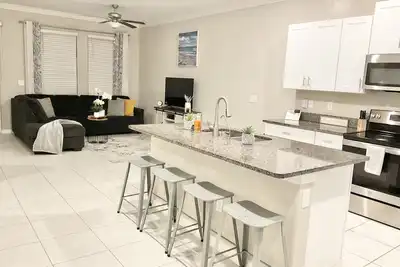 Image de Paradise! 3br\/3ba large Townhouse near the Epperson Lagoon Community