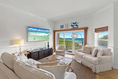 Image de Legacy 102 - Updated Beachfront Condo, Community Pool, Private Beach Access!