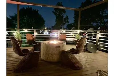 Image de Bates Hendricks Modern Luxe with roof deck