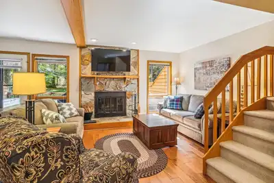 Image de Frost Hollow provides the perfect location for your mountain vacation!