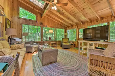 Image de Douglas 'Whispering Winds' Cottage w\/ Beach!