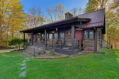 Image de Mine Mountain Cabin, convenient location! ! 4 bedrooms, real log cabin