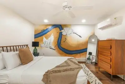 Image de The Hudson: Cool Art Filled Suite near Fq with Pkg