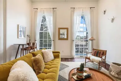 Image de The 10th Muse Upscale Art Filled Suite Near Fq+Pkg