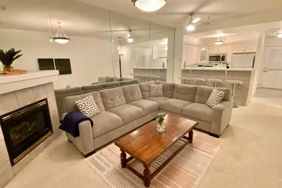 Image de Lighthouse Point Condo - next to Georgian Bay, 5 min from the slopes!