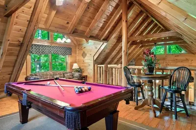 Image de New Listing - Tennessee Timber Homes Honey Bear - Free Mini-Golf, Hot tub, Pool.