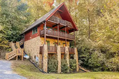 Image de *New* A-frame Cabin w/ Hot Tub & Game Room - 7 min from Dollywood!
