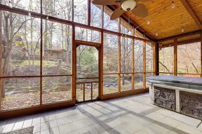 Image de Hot Tub + Creek: Gatlinburg Group Getaway!