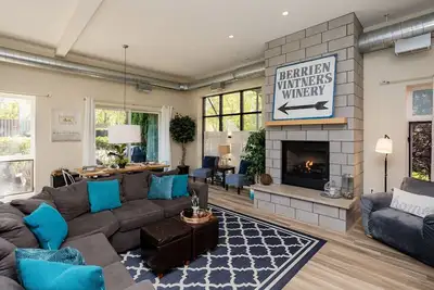 Image de Dog-Friendly Loft, Cozy Fireplace: Perfect Retreat