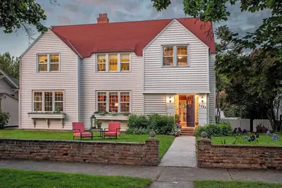 Image de Historic Downtown Baker City Home with firepit, walk everywhere! .