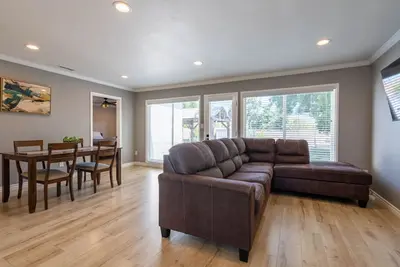 Image de Safe Neighborhood! 2 king beds, huge backyard!