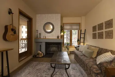 Image de Cozy Studio for 2 at Purgatory Village - Kendall 335, Durango, Co with Plaza View.