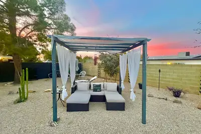 Image de Hiking! Near Gcu! 2 Separate Suites in a Home for Large Groups Sleeps 8