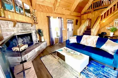 Image de Glamorous Stylish cabinđź’« over 2 acres, beautiful views, sleeps 8, washer & dryer