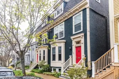 Image de Beautiful 4 Bedroom Victorian home in south end