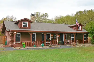 Image de Amazing Log Home on 4 acres