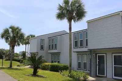 Image de Perfect townhouse, walk to beach, pool, tennis, Free Wifi, Internet, Smart Tv
