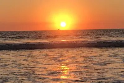 Image de 3 min walk to beach, seasonal/long term ok, cats ok, quiet, a/c, large pool