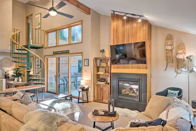 Image de Lush, Woodsy Cabin < 2 Mi to Cranmore Resort!