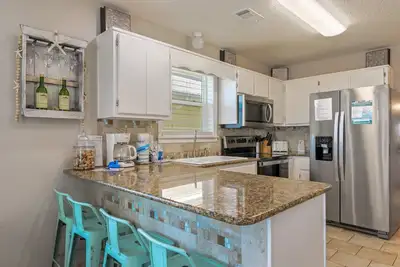 Image de 200 yards to private gated beach access! 3br/2ba. Quiet location in Destin