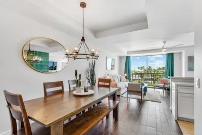 Image de Luxury condo in the heart of old town Scottsdale