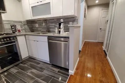 Image de Ues--Studio--NeaR TRansiTs, HosPitaLs, SHoPs 'n ResTauranTs! ! ! ! ! ~~