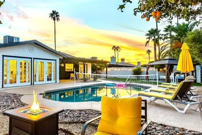 Image de Spacious Scottsdale home with resort yard, heated pool included in price!