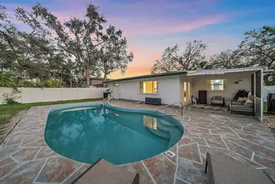 Image de Costa Del Ray | Heated Pool, Gym + Covered Patio!