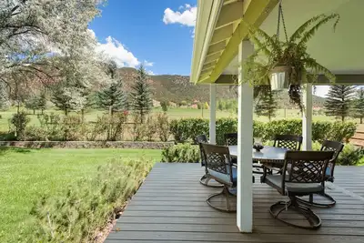 Image de New Spacious Home in Downtown Basalt - A+ location with views!