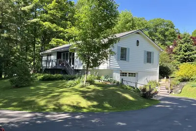 Image de Cardinal Cottage - Otsego Lake access, updated kitchen & bath