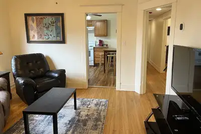 Image de City Fox 1, 1 of 4, recent renovation in Oneonta, Convenient to All Star Village