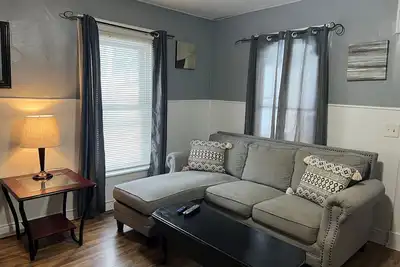 Image de Clinton House, Charming Cape Cod home decorated with flair in downtown Oneonta