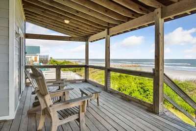 Image de Large deck with direct beach access, Oversize living areas