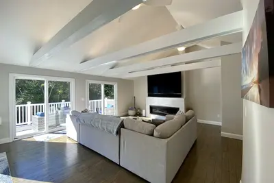 Image de Recently Remodeled 4 bedroom-sleeps-10 with A/C-just one mile to the beach!